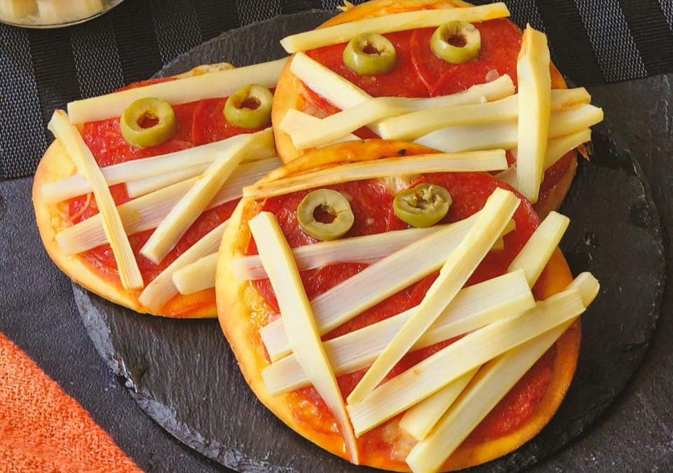 mini pizza halloween