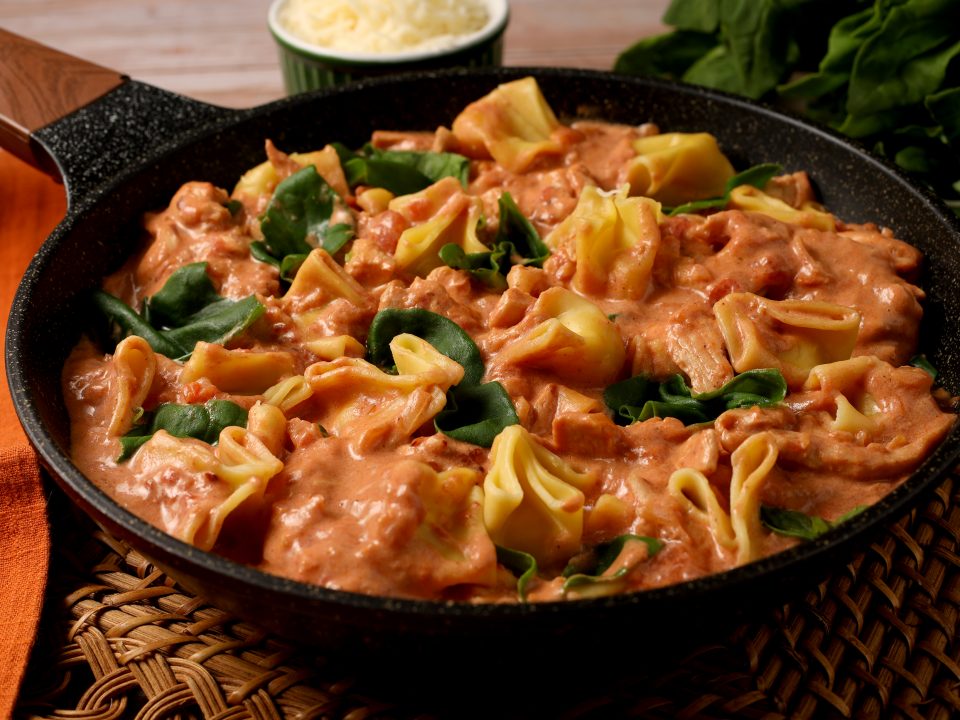receita de massa cremosa com frango e espinafre