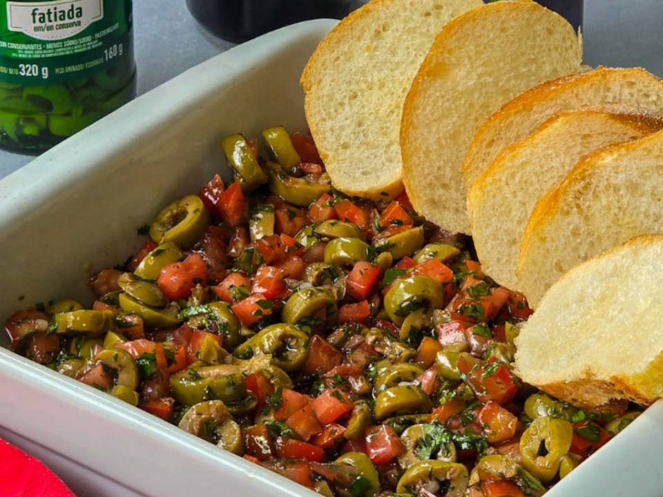 receitas de salada de tomates e azeitonas
