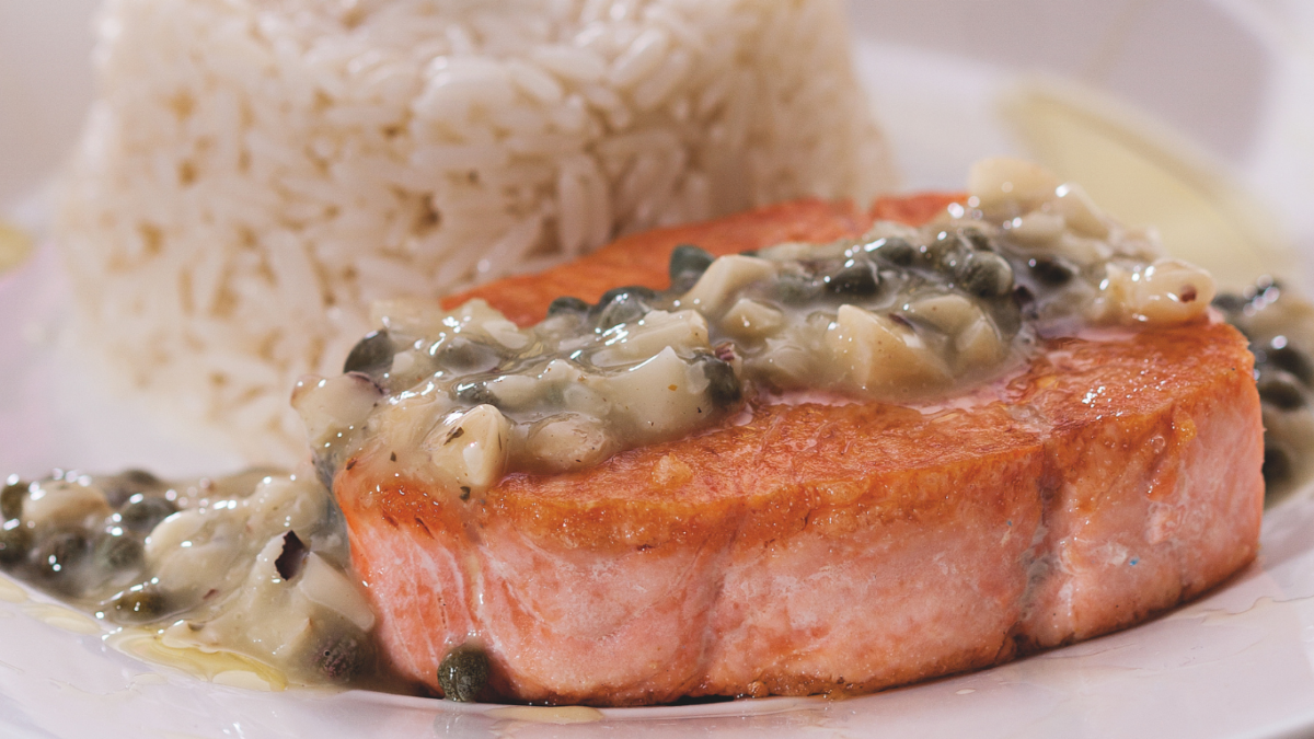 receita de salmão ao molho de limão e alcaparras