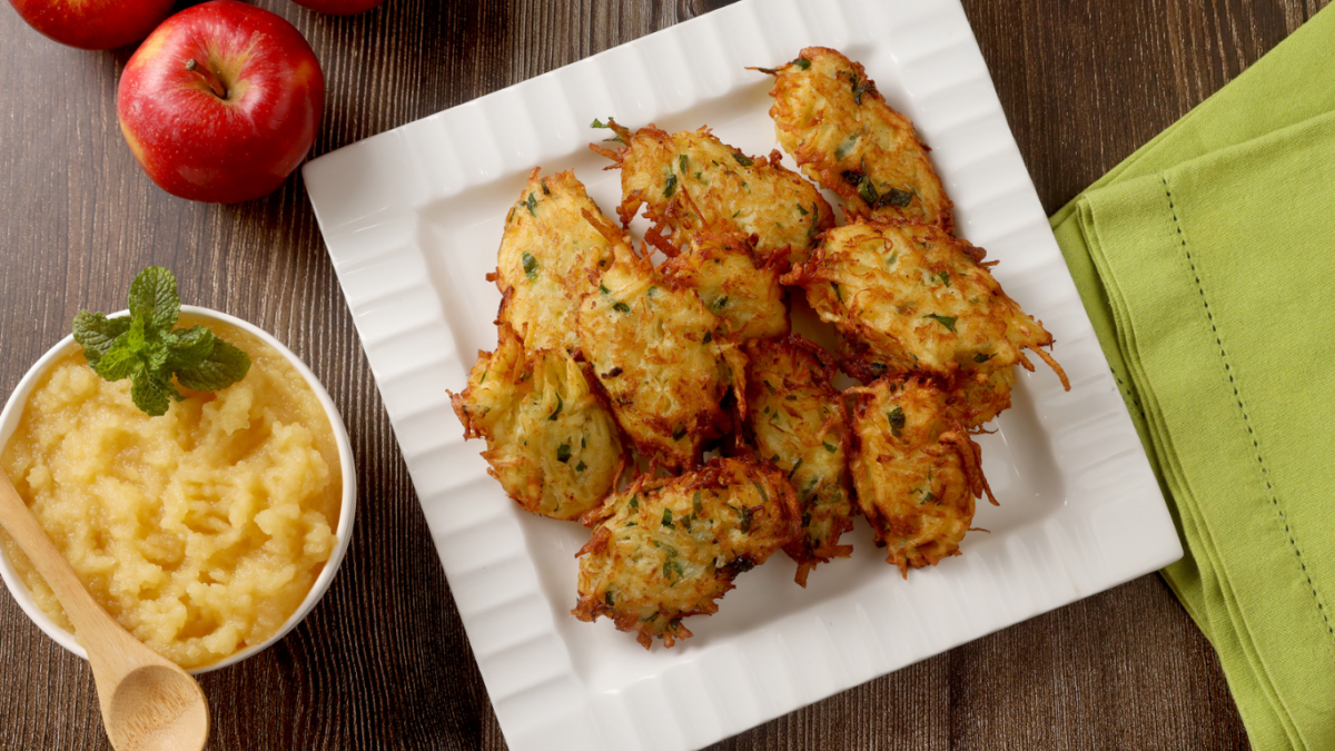 Receita de Bolinho de batata alemão com purê de maçã