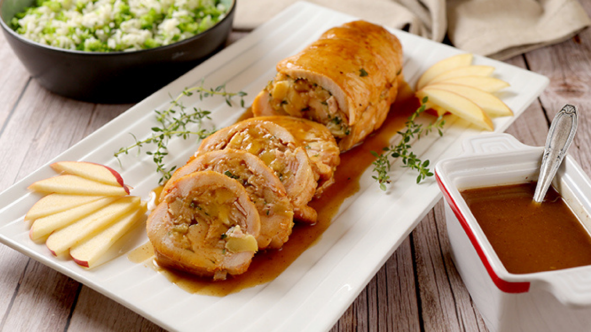 receita de rocambole de frango assado com maçã e peito de peru