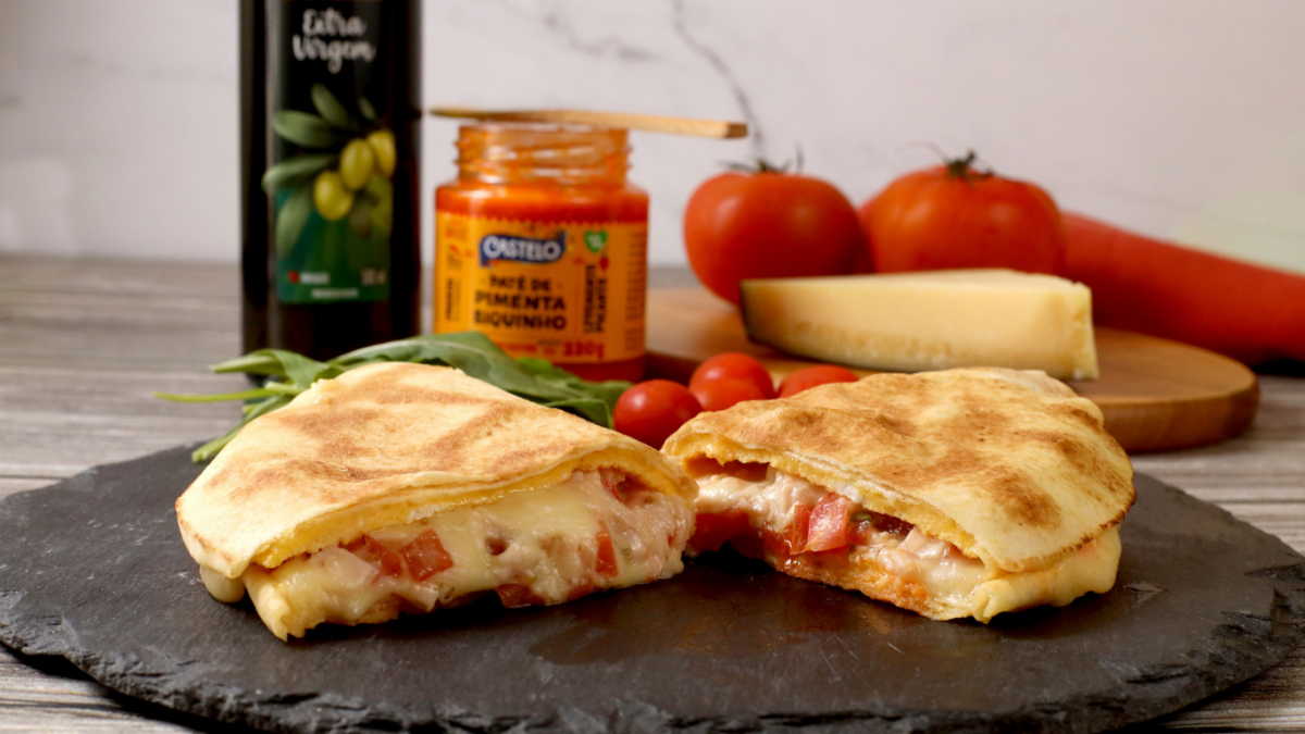 receita de sanduíche de pão pitta e omelete