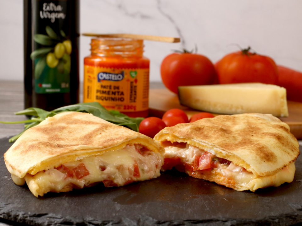 receita de sanduíche de pão pitta e omelete