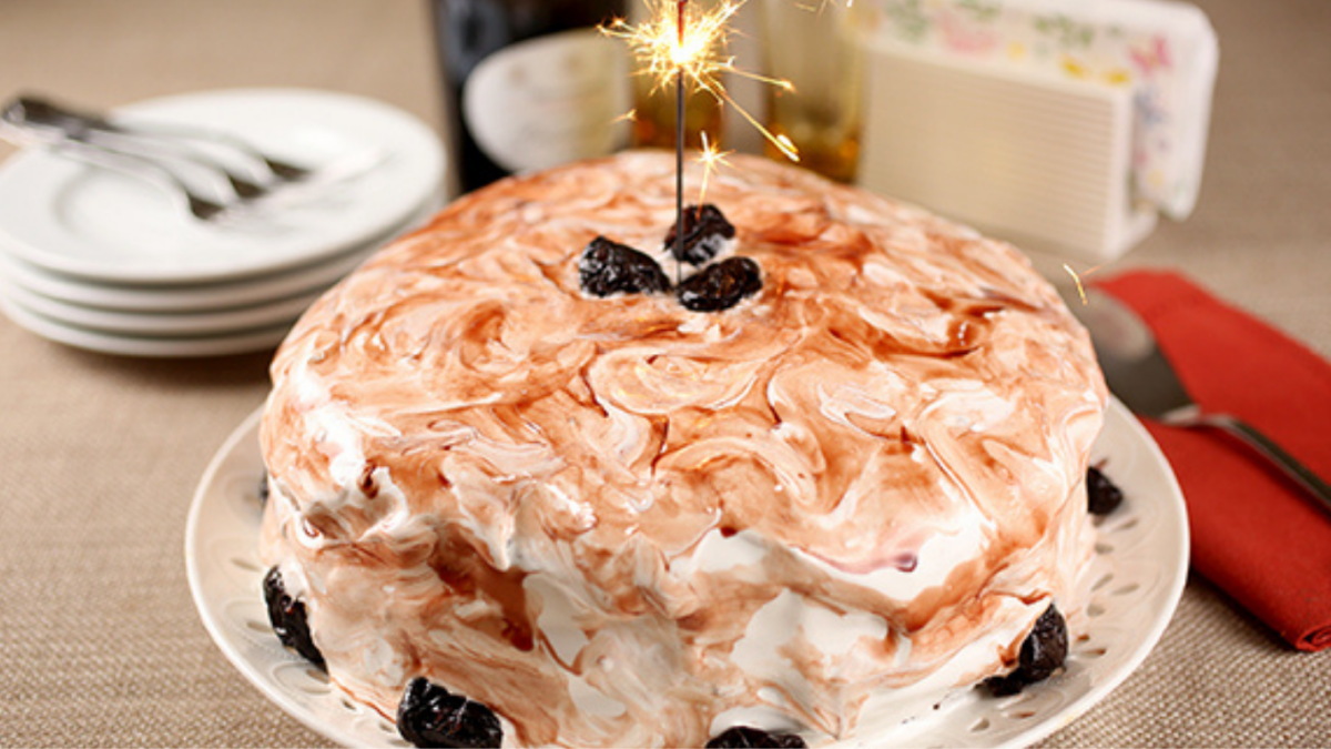 receita de bolo de festa com ameixa e marshmallow