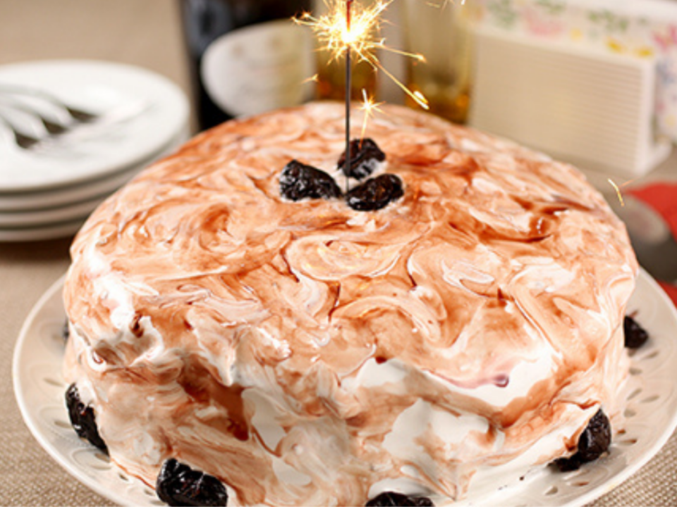 receita de bolo de festa com ameixa e marshmallow