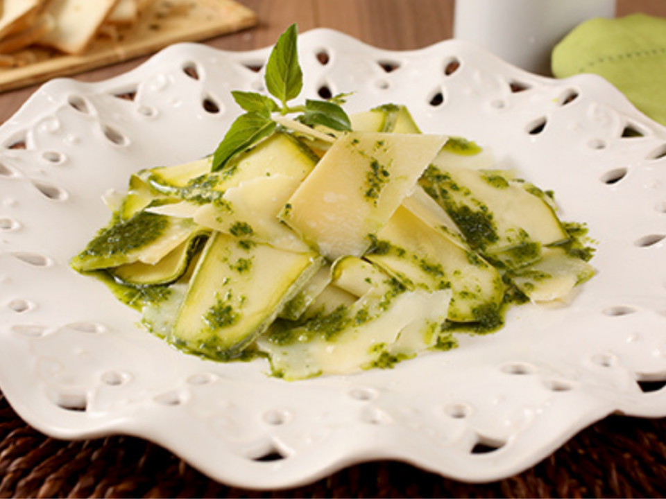 receita de carpaccio de abobrinha com pesto de manjericão