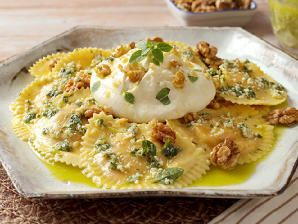 Massa com pesto de limão siciliano e burrata