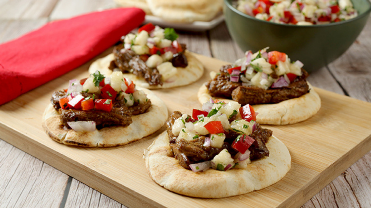 receita de pao pita com fraldinha marinada e molho tropical