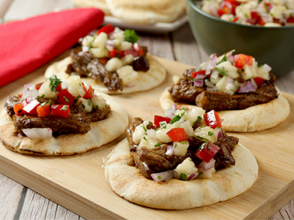 receita de pao pita com fraldinha marinada e molho tropical